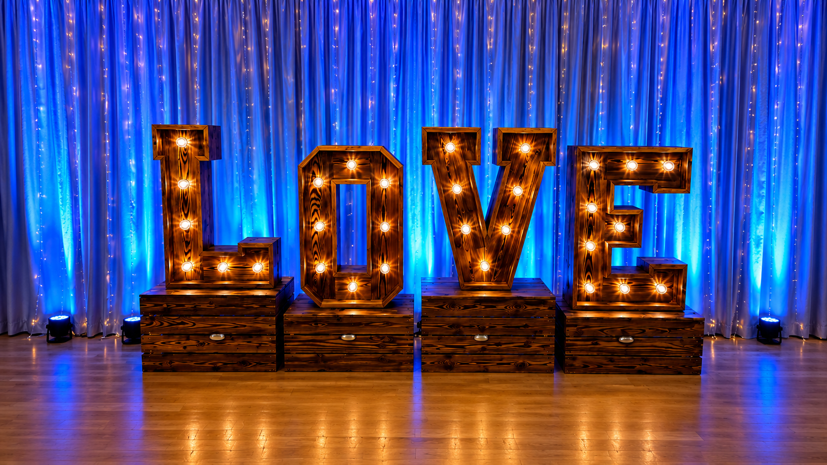 Light up letters with coloured backlighting wash